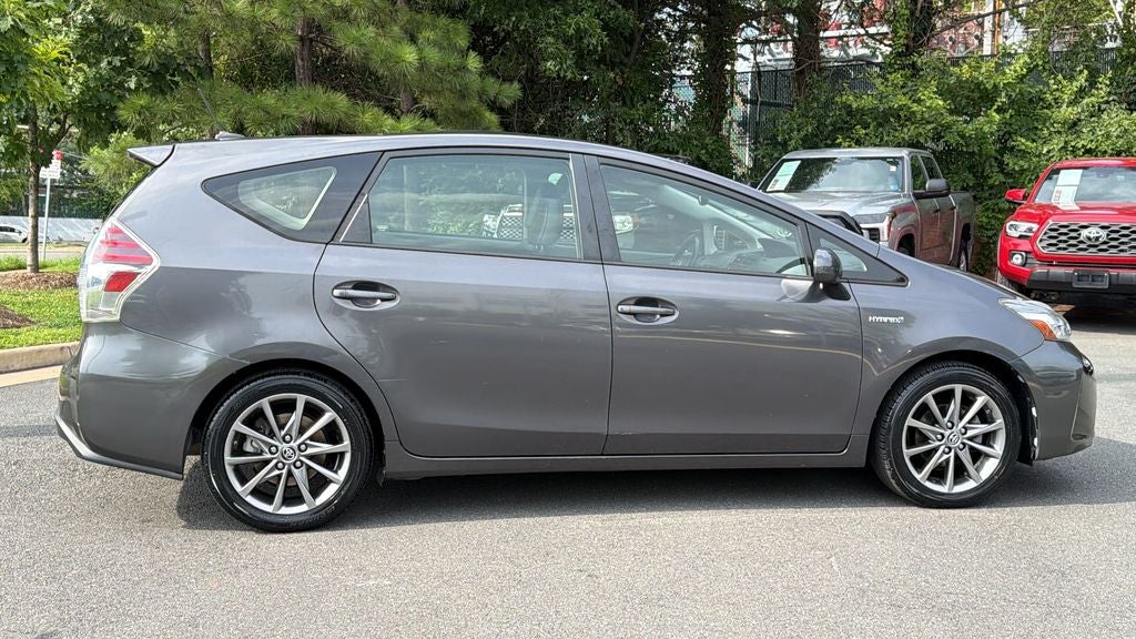 2015 Toyota Prius v Five