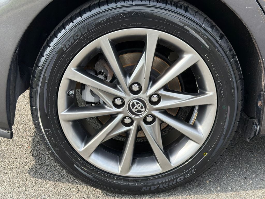2015 Toyota Prius v Five