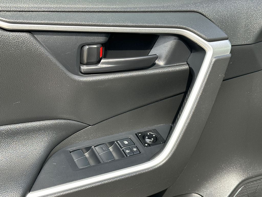 2020 Toyota RAV4 Hybrid LE