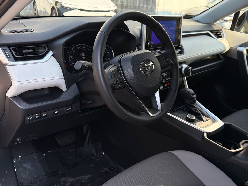 2025 Toyota RAV4 Hybrid XLE